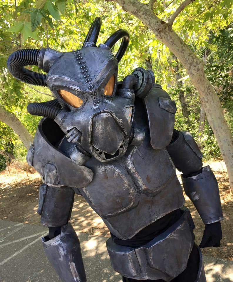 Enclave Remnants Power Armor And Other Fallout Stu Cosplay Amino