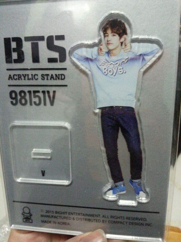 stand figure taehyung