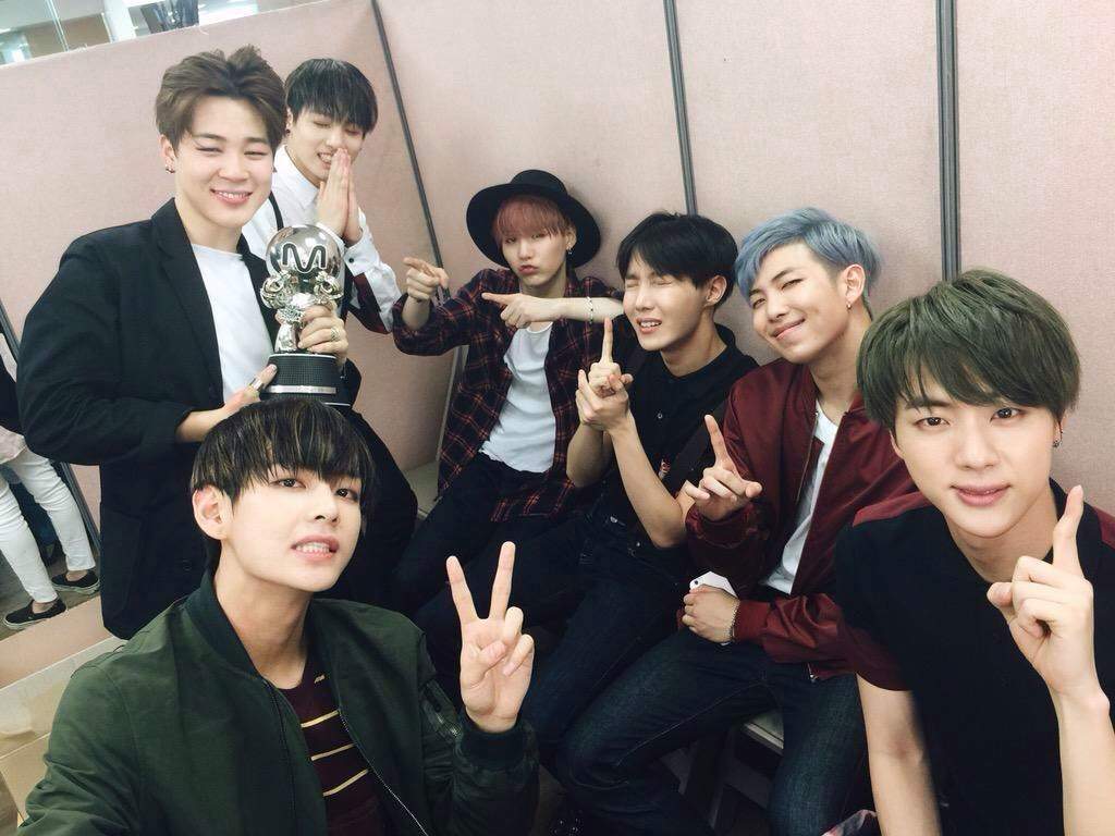 BTS Group Selfie | K-Pop Amino