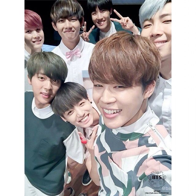 BTS Group Selfie | K-Pop Amino