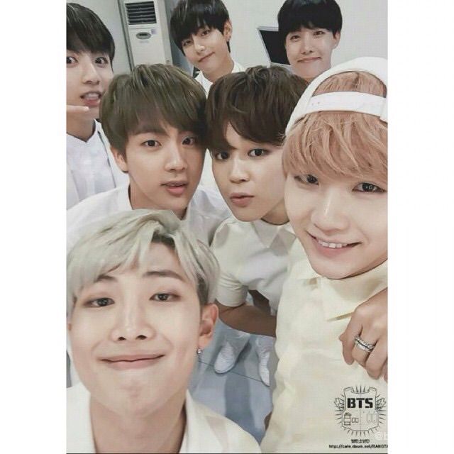 BTS Group Selfie | K-Pop Amino