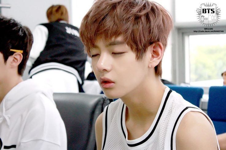 13 Strange Habits Of Idols Who Love To Sleep | K-Pop Amino