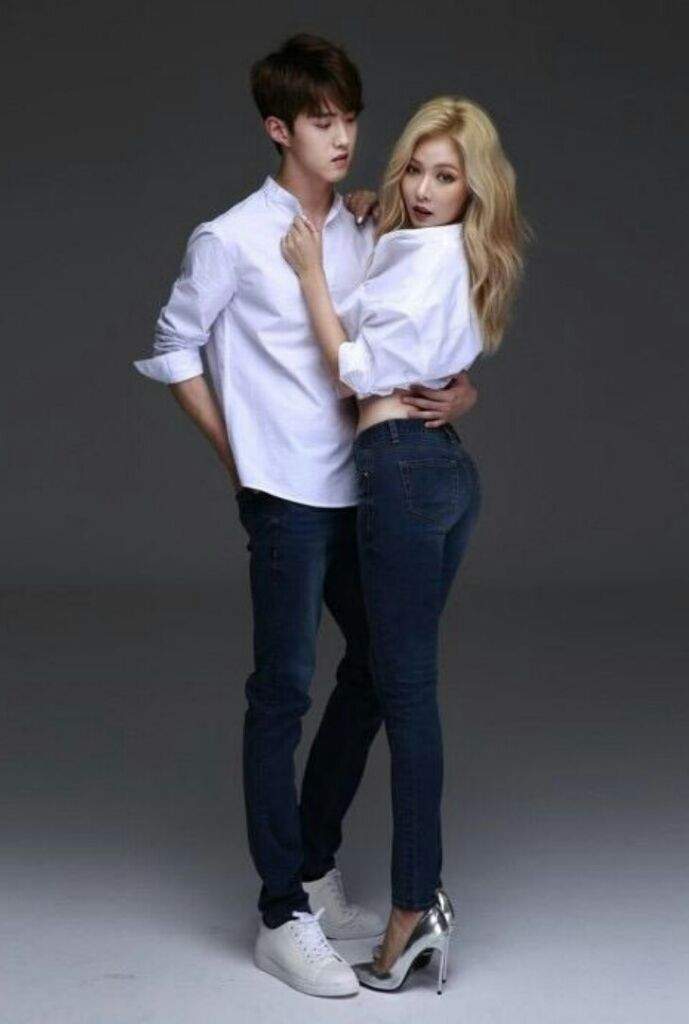Who looks better in jeans | K-Pop Amino