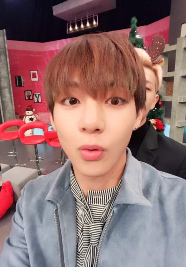 BTS Selfies at After School Club | K-Pop Amino