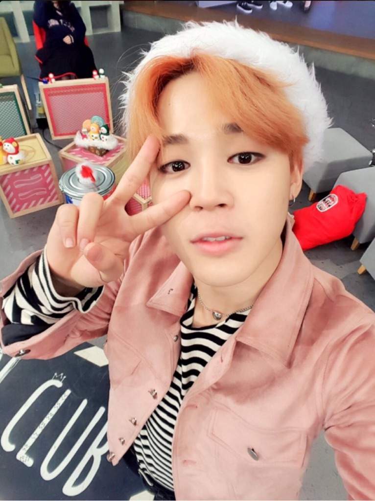 BTS Selfies at After School Club | K-Pop Amino