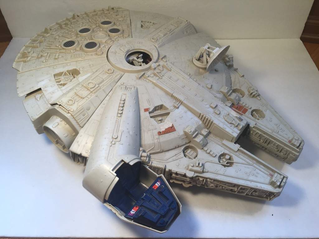 star wars millennium falcon large toy