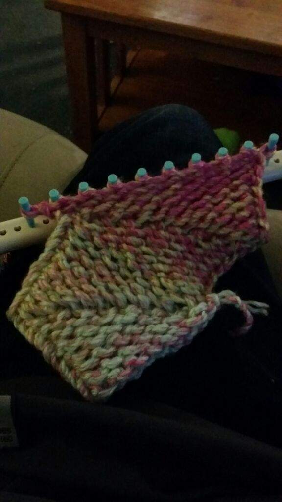 Zig Zag loom knit scarf | Crafty Amino