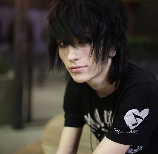Pin by Andrea Castro on Johnnie Guilbert | Cute emo boys 