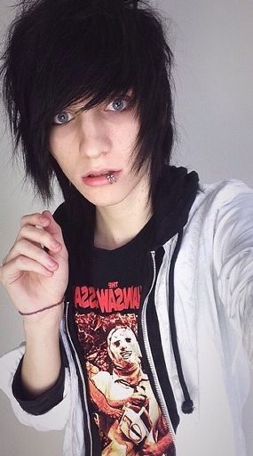 Johnnie Guilbert🖤💕 ☠🥀🍃💔 | Chicas emo, Ropa emo