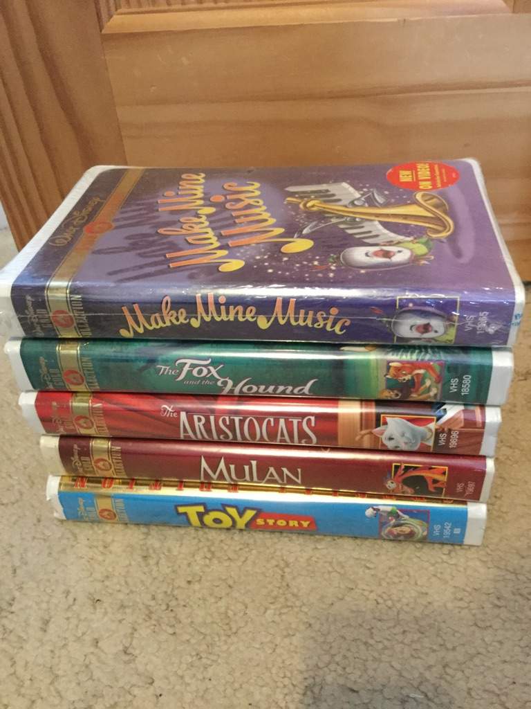A Look At My Disney Vhs And Dvd Collection Part 1 Cartoon Amino 