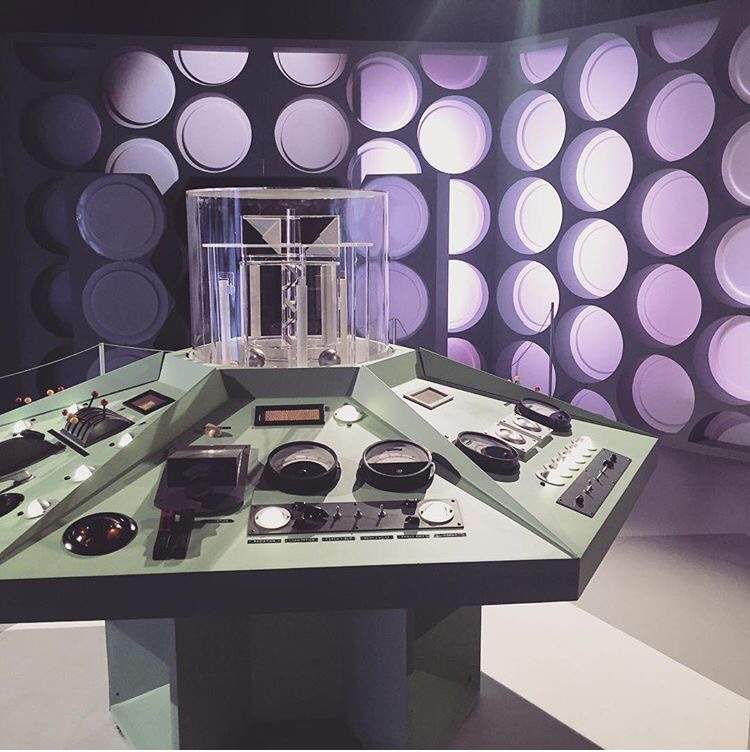 Doctor Who Audio Series Post 1 Amino Tardis Is Huge Like 11 And 12 S But Also Alot Hartnell C Baker My Favorite Design Of Course Has Many Round Things