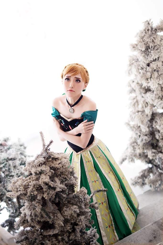 Hans And Anna From Frozen Cosplay Amino 