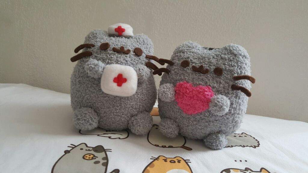 maqaroon sock plushies