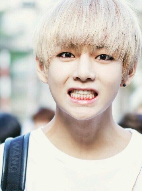 Taehyung's box smile | K-Pop Amino