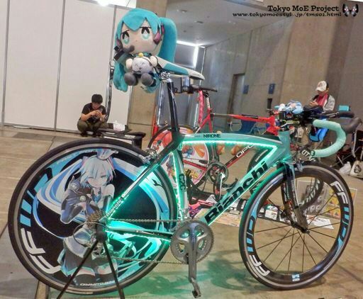 hatsune miku bike figure