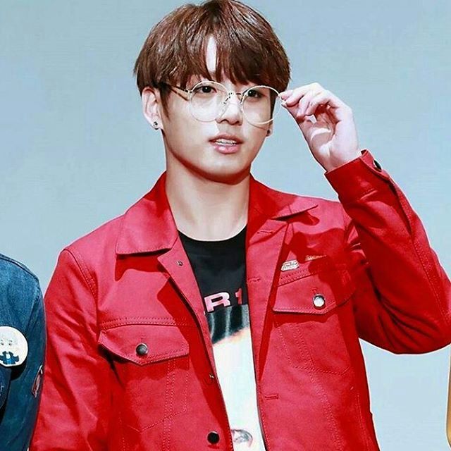 [Day 5] Bias in red - Jungkook | K-Pop Amino