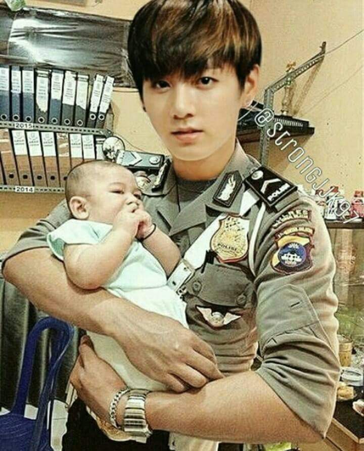 Imagine Jungkook as the father of your child. 😍 | K-Pop Amino