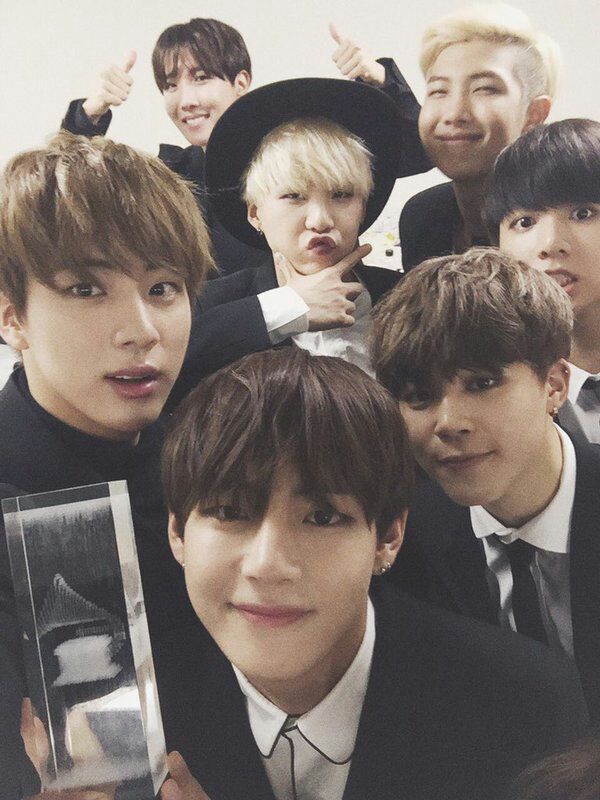 BTS Selfies | K-Pop Amino