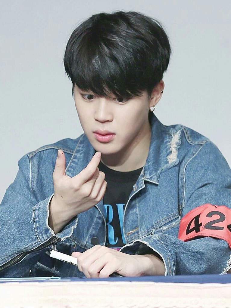 Jimin's Tiny Hands | ARMY's Amino