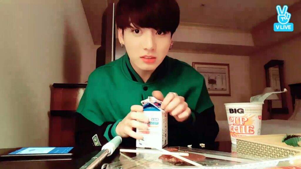 BTS Jungkook eating deliciously ! - Celebrity Photos & Videos - OneHallyu