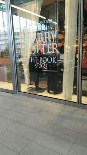 Harry Potter pop-up in Utrecht (The Netherlands) Harry Amino