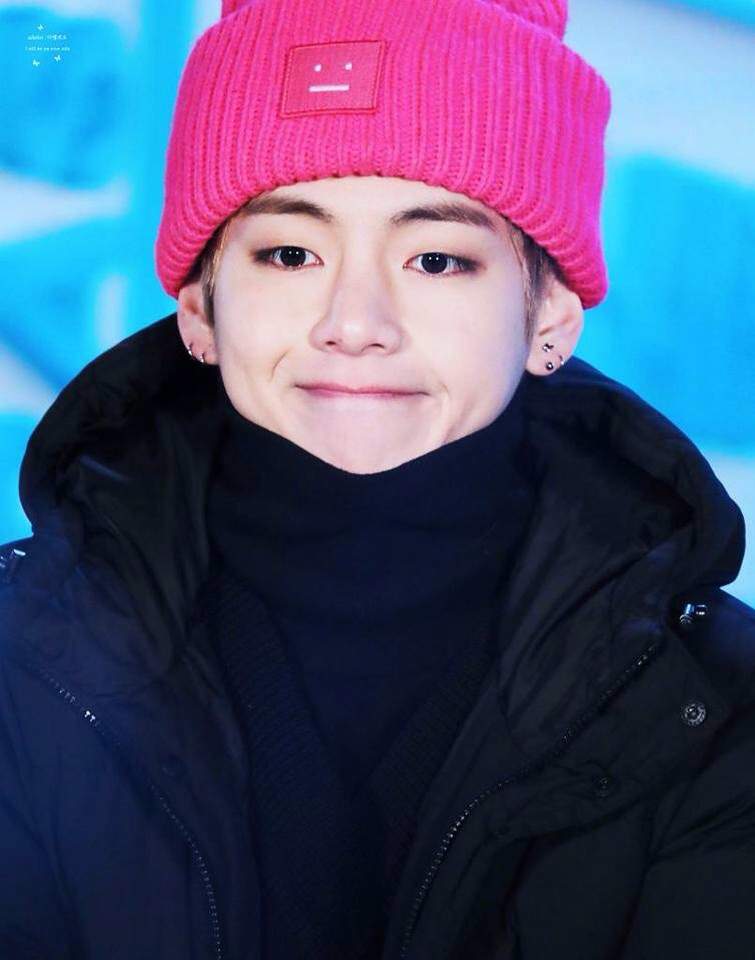 Résultat de recherche d'images pour "taehyung pink hat"