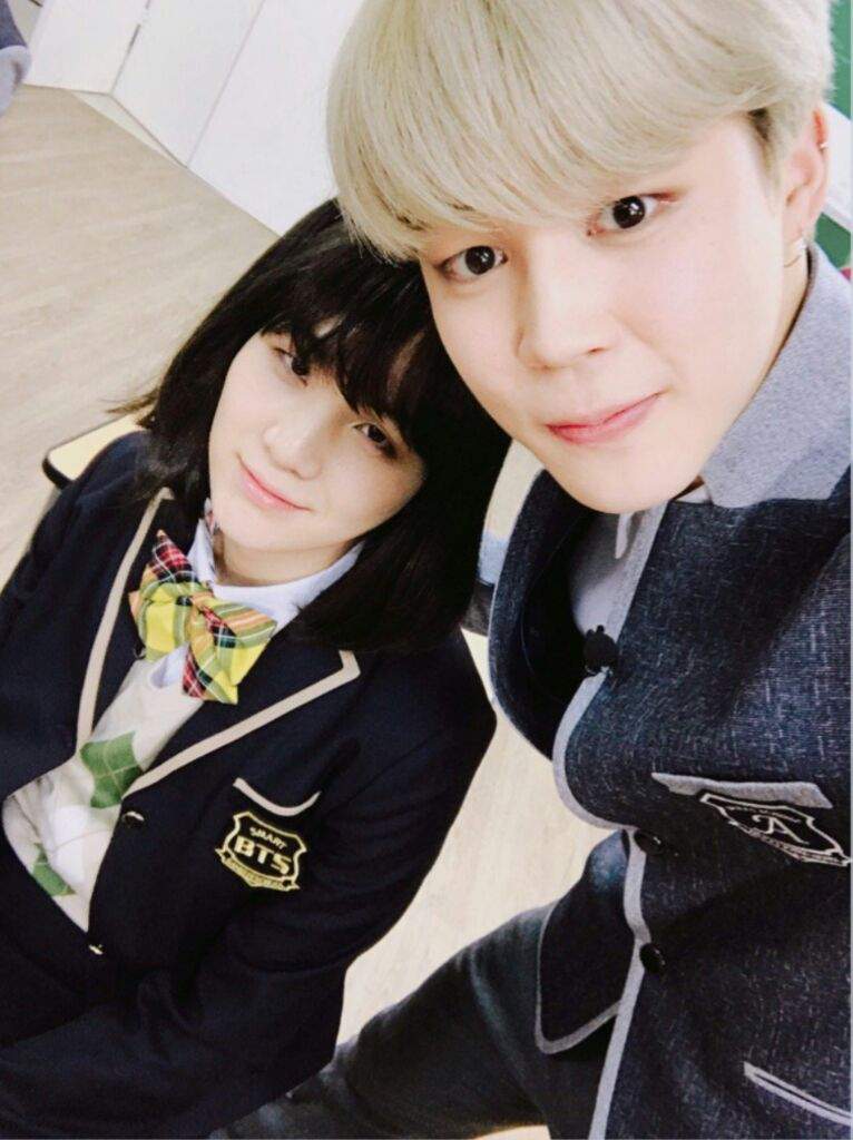 BTS' Jimin posts selfie with his girlfriend! KPop Amino