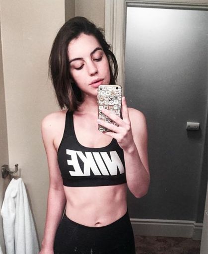 Adelaide Kane Wiki Chicas Lesbianas Y Bisexuales Amino