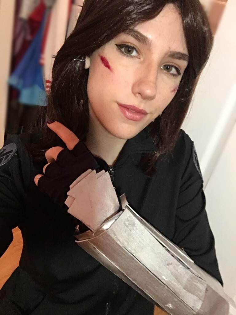 daisy johnson quake gloves