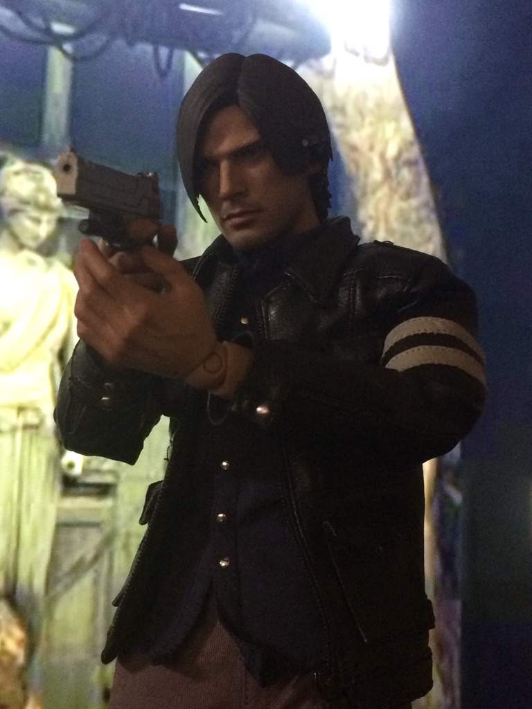resident evil 6 leon figure