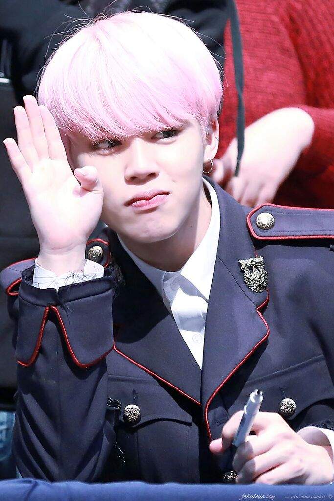 Jimin's small hand says "hi"! | ARMY's Amino