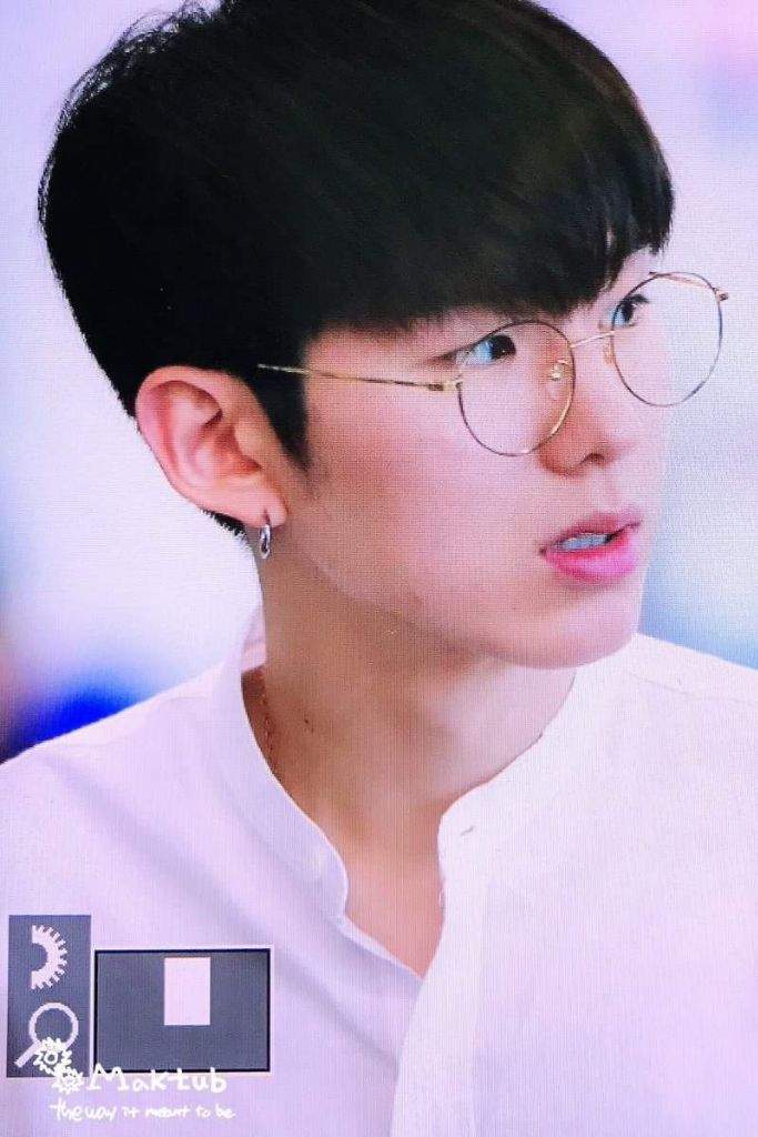 Kihyun in glasses today. | MONBEBE Amino