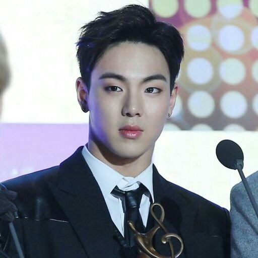 son hyunwoo shownu monbebe amino son hyunwoo shownu monbebe amino