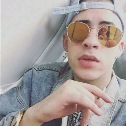 Resultado de imagen para bad bunny cantante