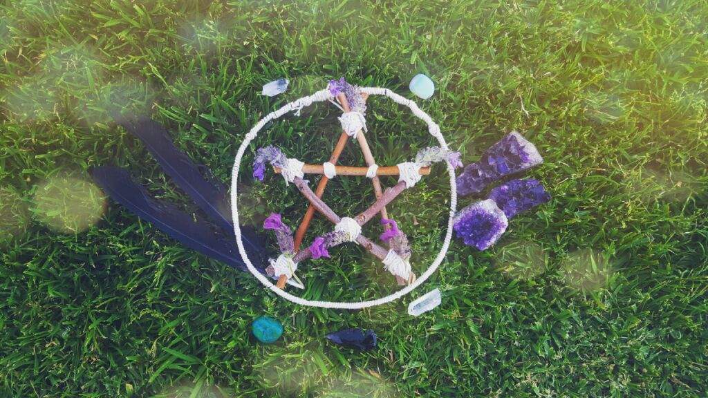 Altar Pentagram Pagans Witches Amino