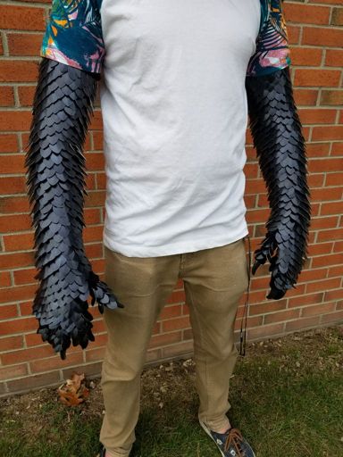 dragon scale gloves with claws