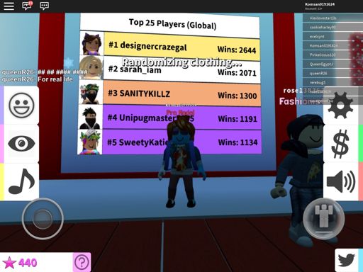 Playing Fashion Famous Heres Some Of My Desiagns Roblox Amino