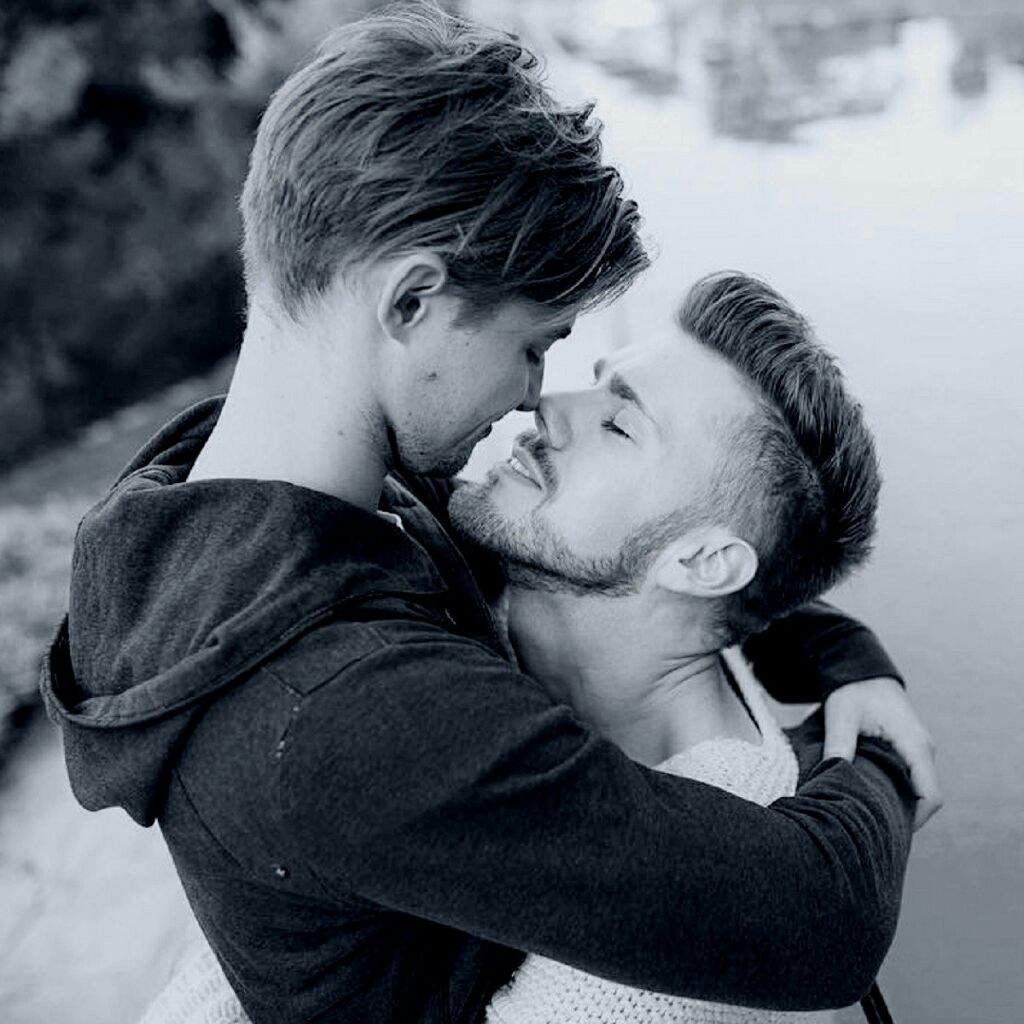 целуются гей фото фото 55
