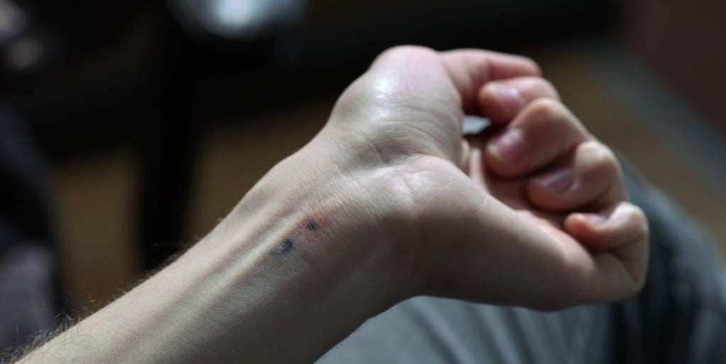 Que Veut Dire Le Tatouage Point Virgule Un simple tatouage, une simple signification. | ▫13 REASONS WHY▫ Amino