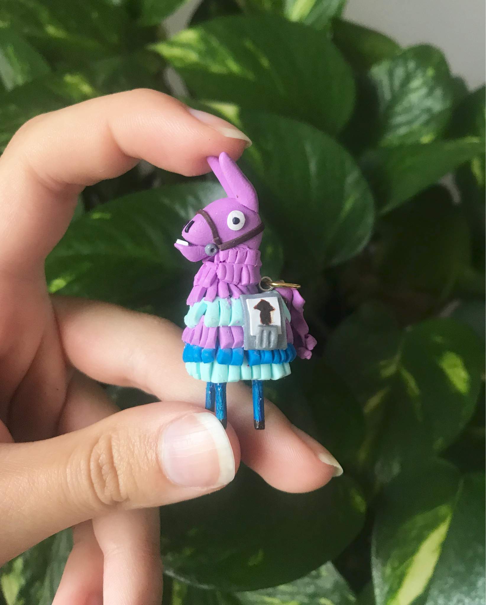 fortnite-loot-llama-charm-crafty-amino