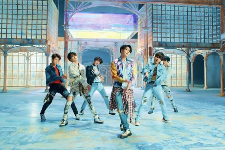 BTSs Fake Love Becomes Fastest K Pop Group MV To Hit Million Views K POP كيبوب Amino