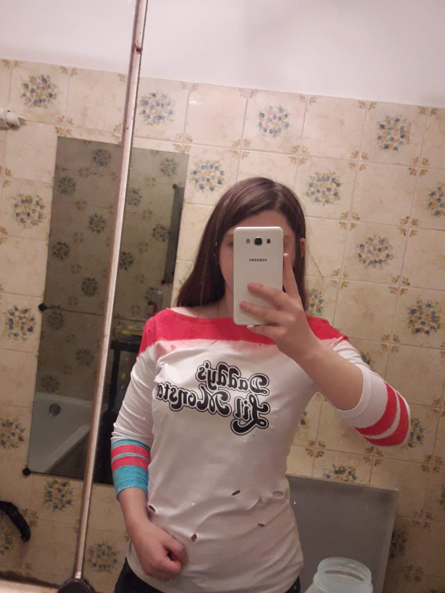 ecriture du t shirt d'harley quinn