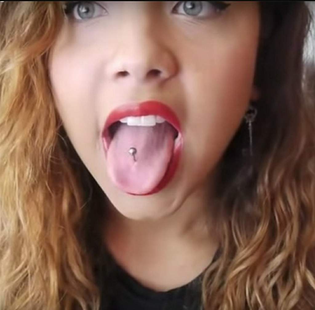 Кристина Свит tongue