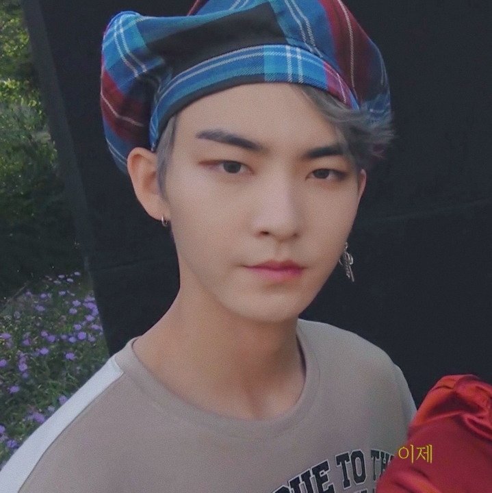 hwall | Wiki | THE BOYZ AMINO Amino