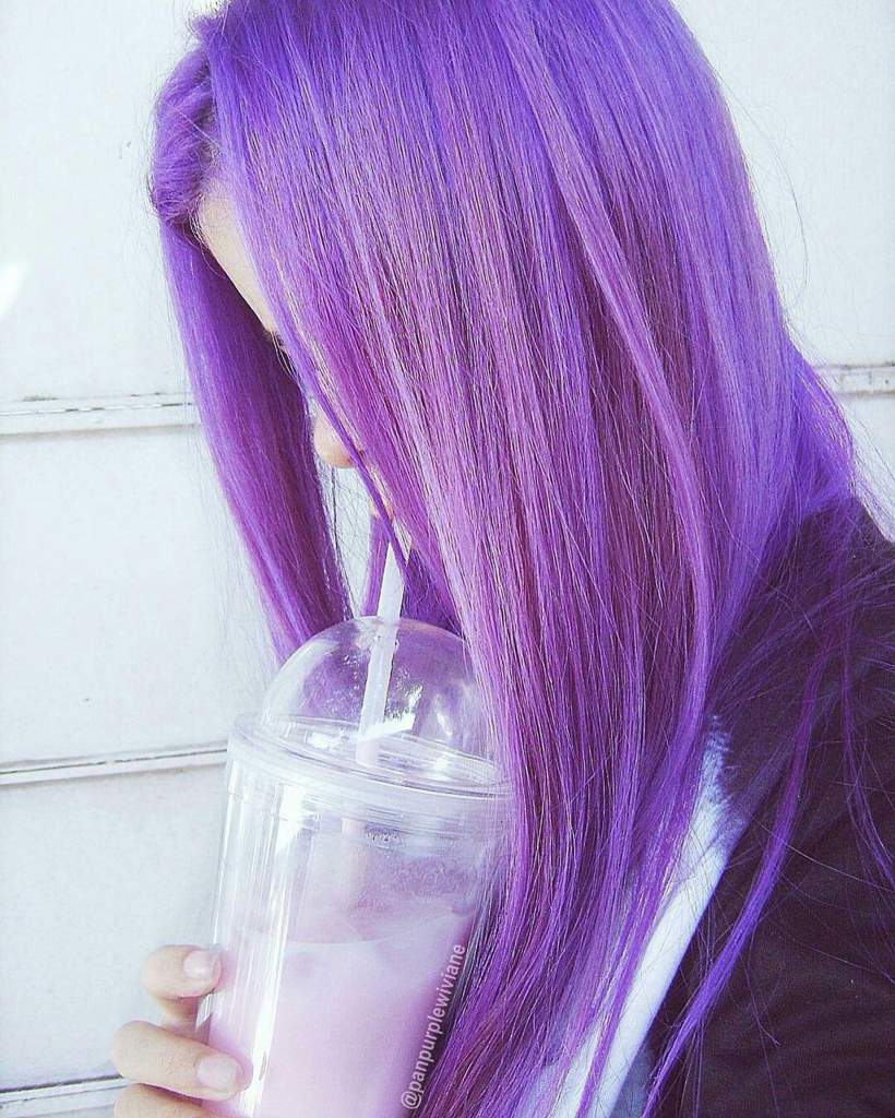 Эстетика человека с фиолетовыми волосами