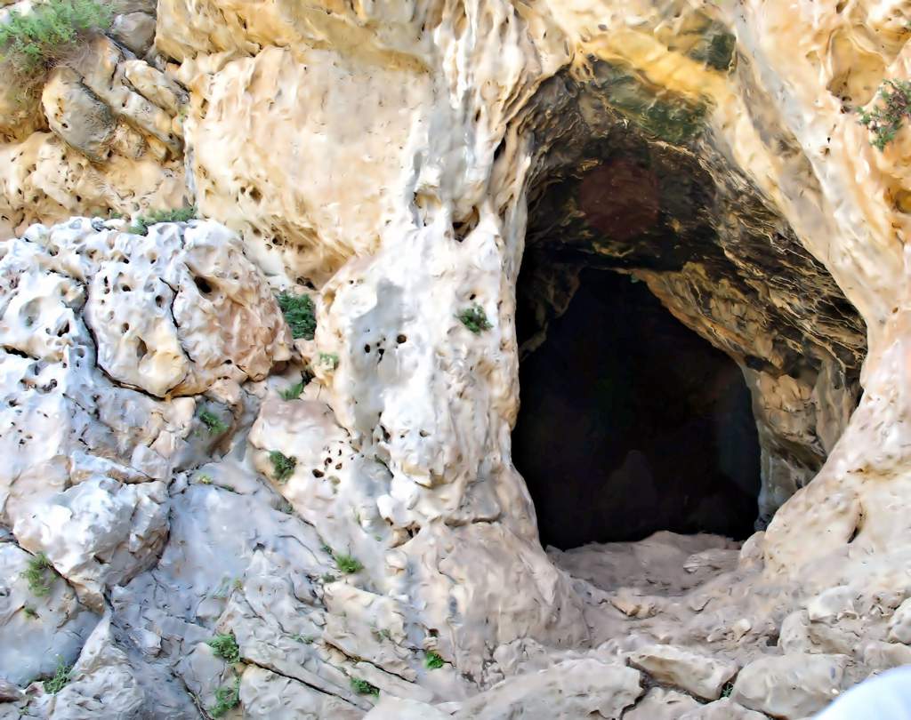 В пещере Нахаль-Хемар