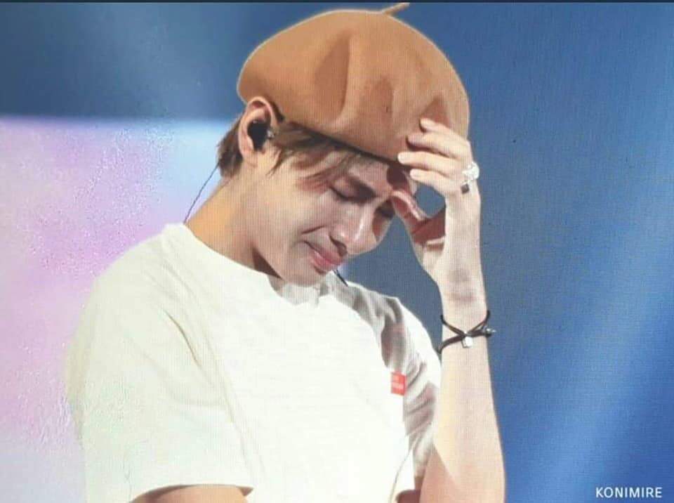 Taehyung crying in Paris Concert l | ARMY's Amino