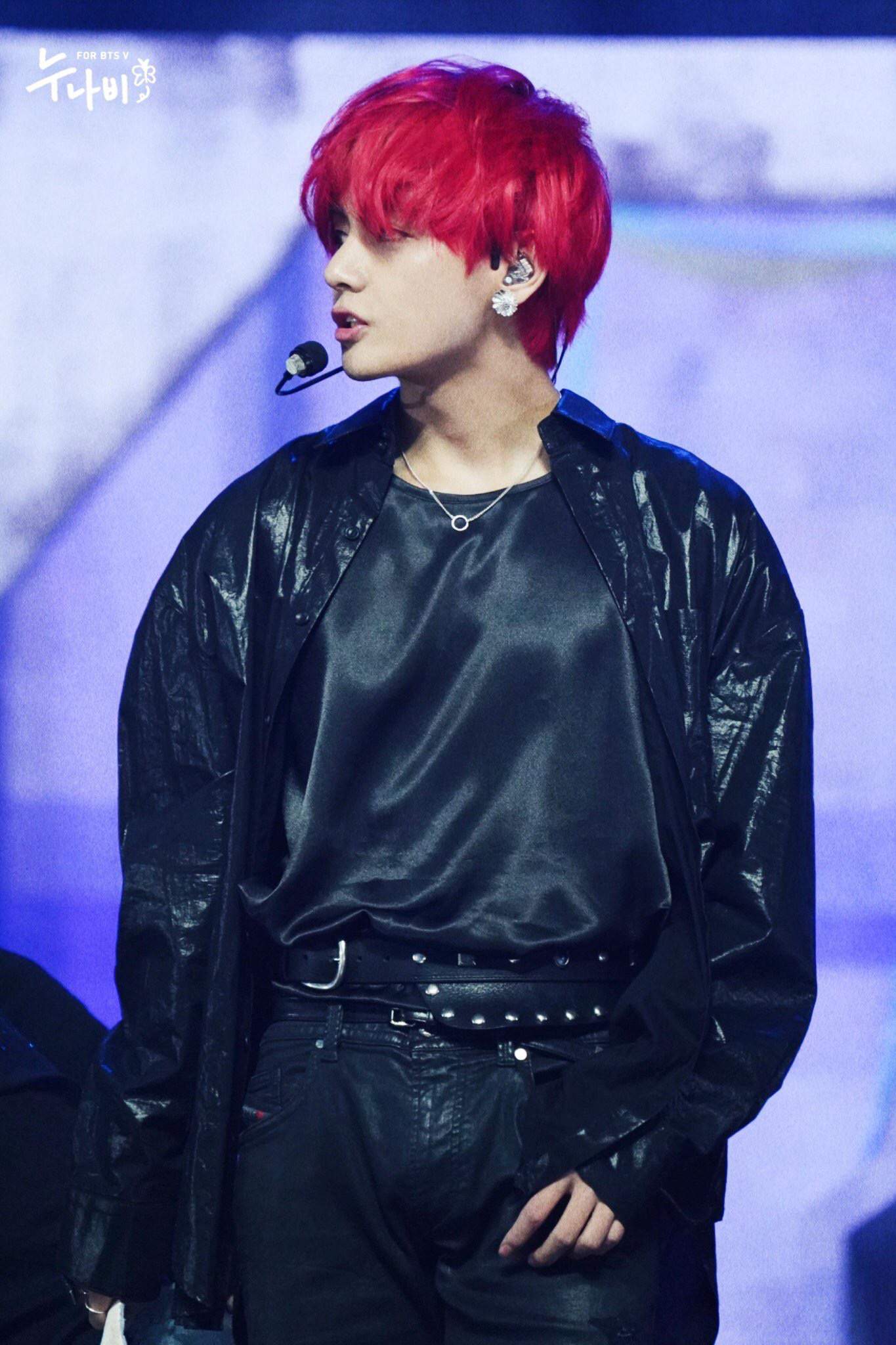 Taehyung with red hair • | ARMY's Amino