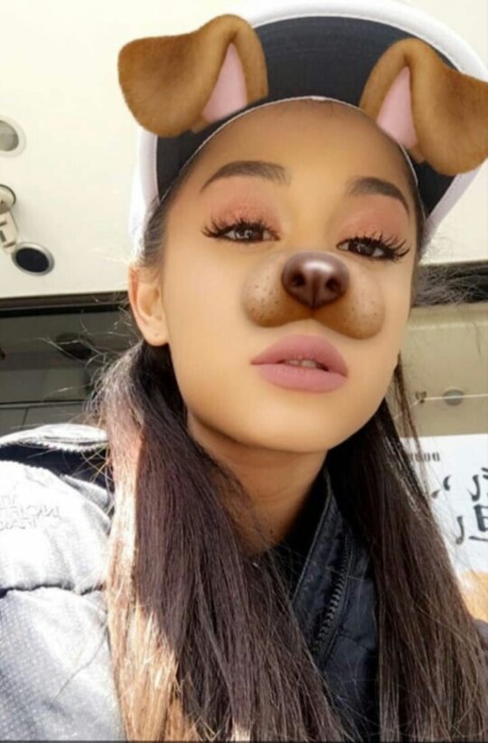 Moonlight Bae Snaps 🌙💓 Ariana Grande Amino