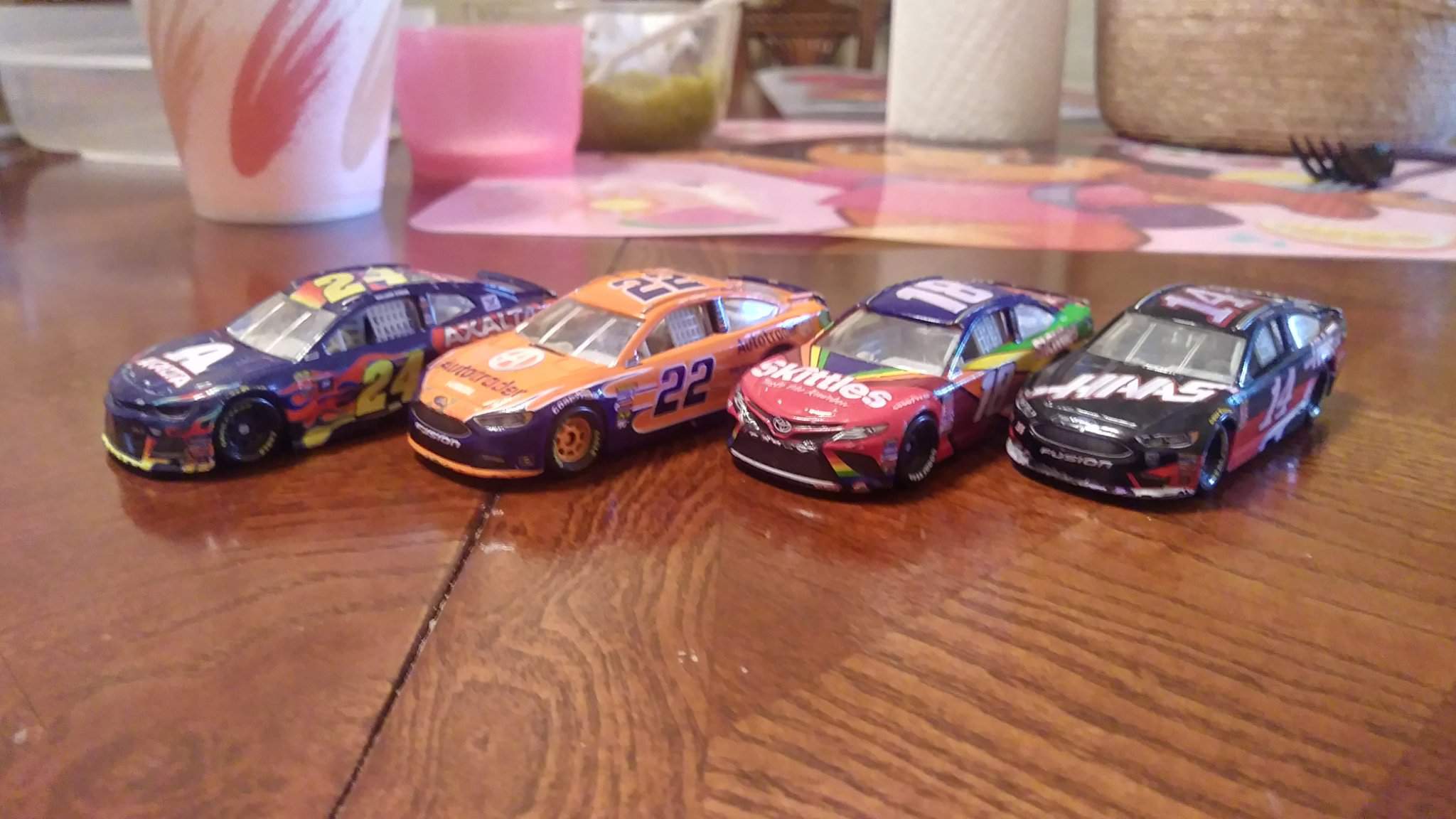 1-64-scale-cars-nascar-diecast-collectors-amino